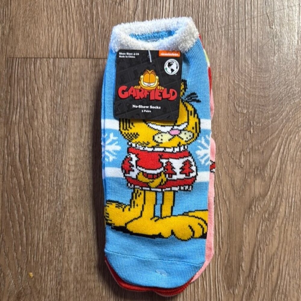 |SALE| last 3 available for $7 Garfield no show holiday sock| shoe size 4-10